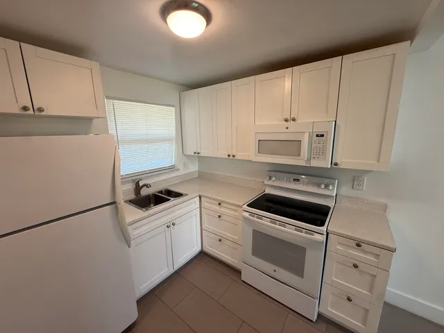 1-bedroom rental at 8225 SUNRISE LAKES Boulevard #106, Sunrise