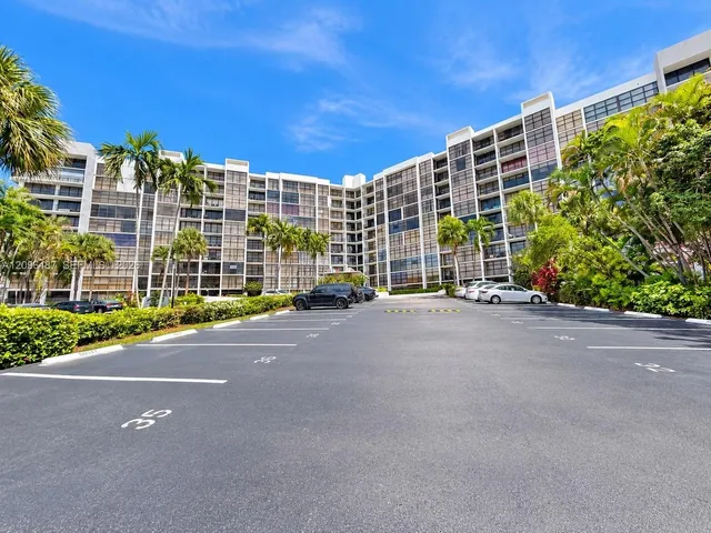 1-bedroom home at 600 Parkview Drive #206, Hallandale Beach
