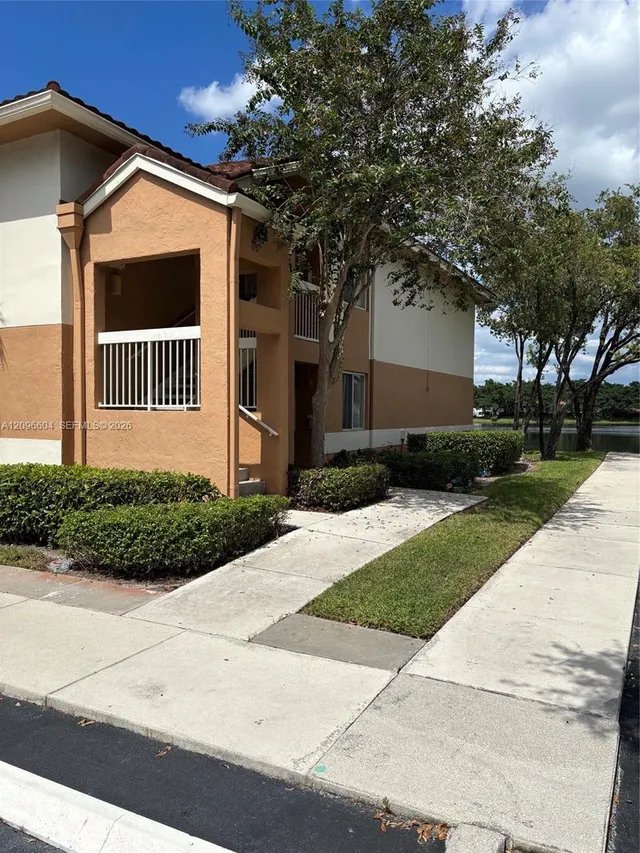 2-bedroom home at 704 NW 92nd Avenue #704, Plantation