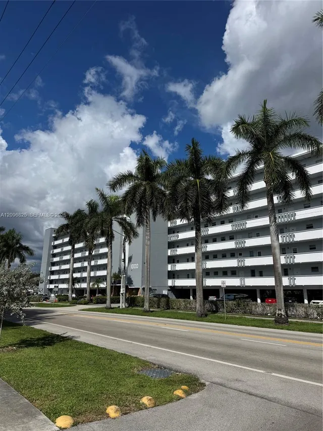 2-bedroom home at 1000 NE 14th Avenue #101, Hallandale Beach