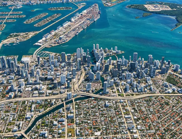 2-bedroom rental at 31 SE 5th Street 31 Se 5th Street #4314, Miami