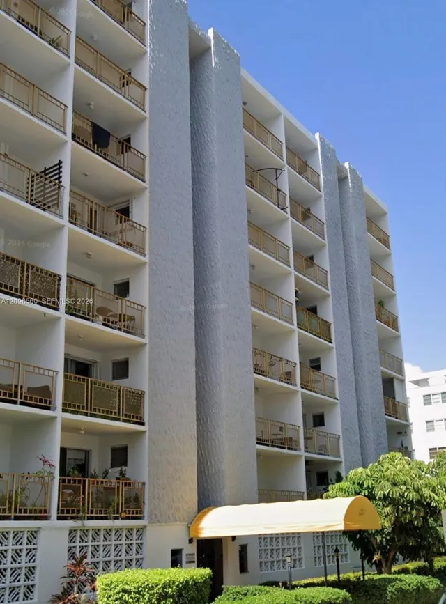 1-bedroom rental at 1340 Lincoln Road #505, Miami Beach