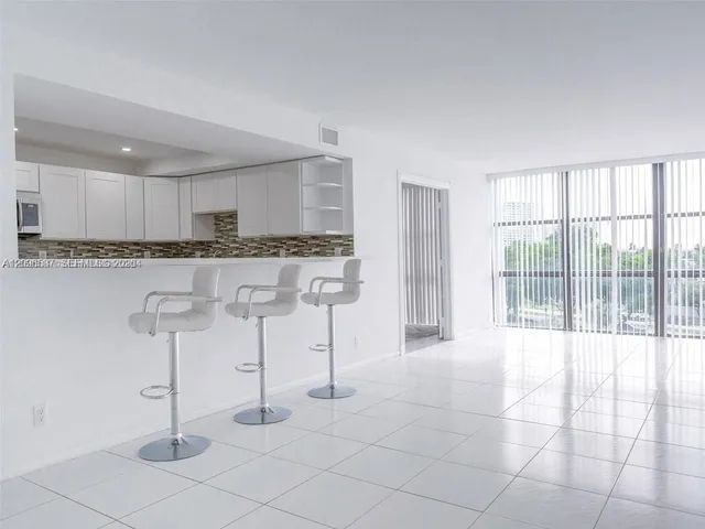 2-bedroom rental at 1000 Parkview Drive #501, Hallandale Beach