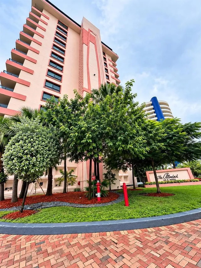 2-bedroom rental at 5225 Collins Avenue #614, Miami Beach