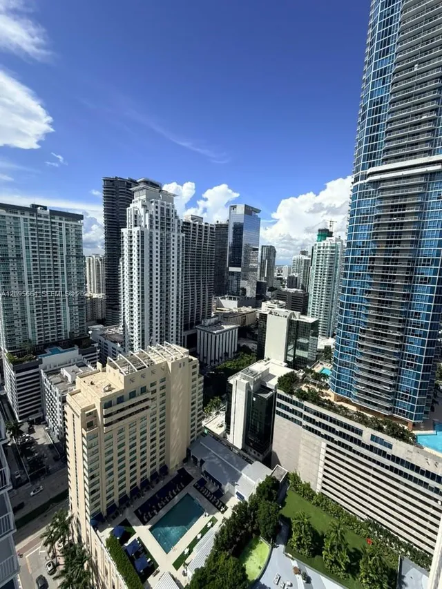 1-bedroom rental at 1200 Brickell Bay Drive #4220, Miami