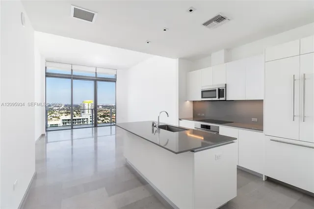 1-bedroom rental at 68 SE 6th Street #4006, Miami