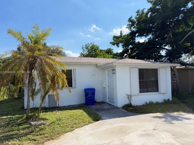 2-bedroom rental at 2542 Taft Street, Hollywood