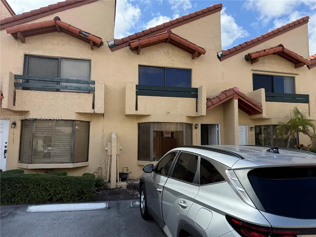 2-bedroom rental at 10120 SW 77th Court #10120, Miami