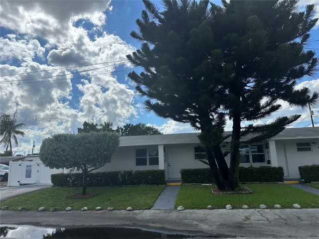 2-bedroom rental at 510 NE 4th Avenue #510, Hallandale Beach