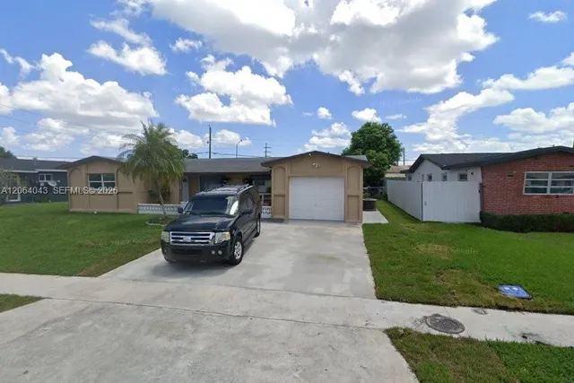 5-bedroom rental at 711 SW 64th Parkway #711, Pembroke Pines