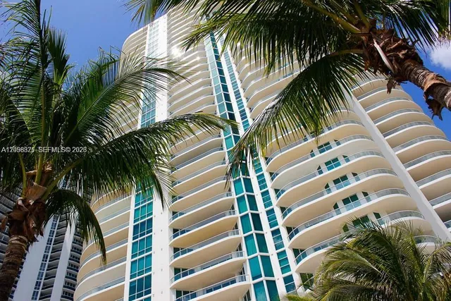 3-bedroom rental at 16047 Collins Avenue #1701, Sunny Isles Beach