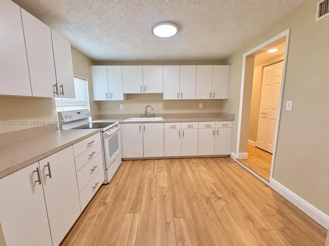 3-bedroom rental at 460 N Deerfield Avenue #0, Deerfield Beach