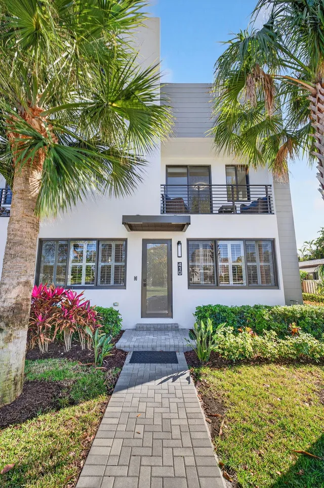 3-bedroom home at 410 SE 12th Court, Fort Lauderdale