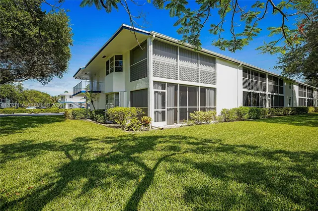 2-bedroom home at 7 Westwood Avenue #106C, Tequesta