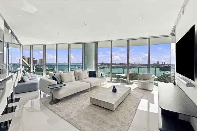 3-bedroom home at 900 Biscayne Boulevard #2406, Miami