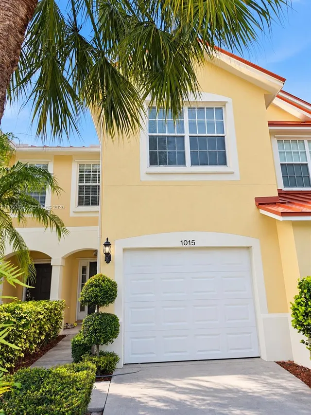 3-bedroom rental at 1015 Pinewood Lake Court #1015, Greenacres