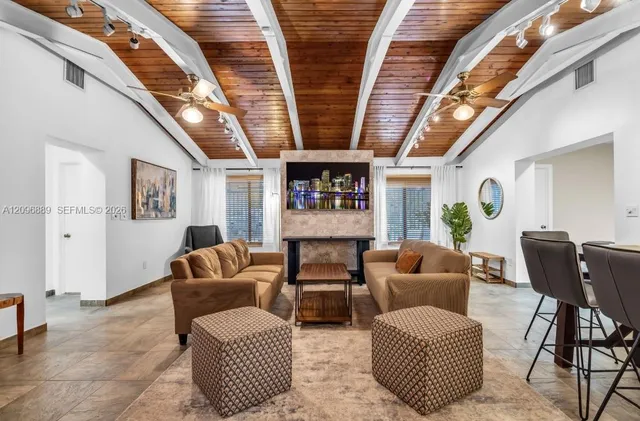 5-bedroom rental at 3225 SW 58th Avenue #FRONT, Miami