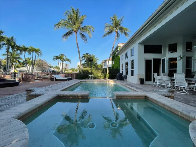 4-bedroom rental at 891 Captiva Drive, Hollywood