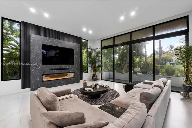 4-bedroom rental at 4364 Alton Road, Miami Beach