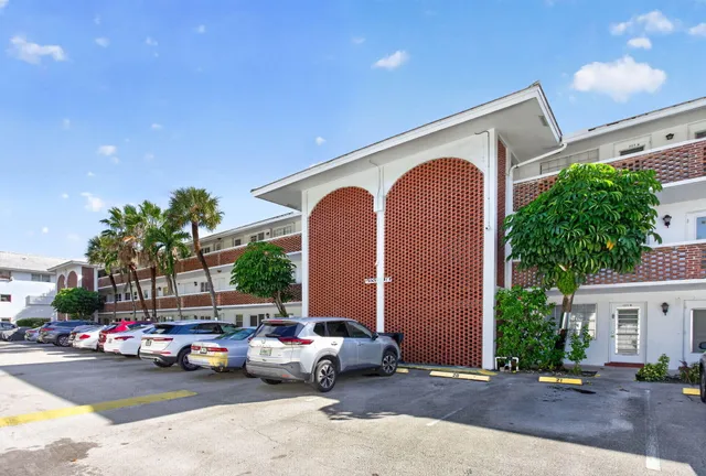 1-bedroom home at 39th St NE 39 Street, Lighthouse Point