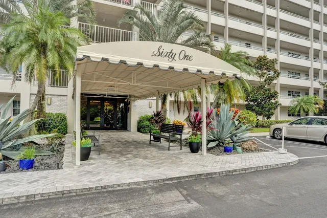 1-bedroom home at 575 OAKS Lane #104, Pompano Beach