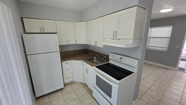 1-bedroom rental at 16951 NE 18TH Avenue #6, North Miami Beach