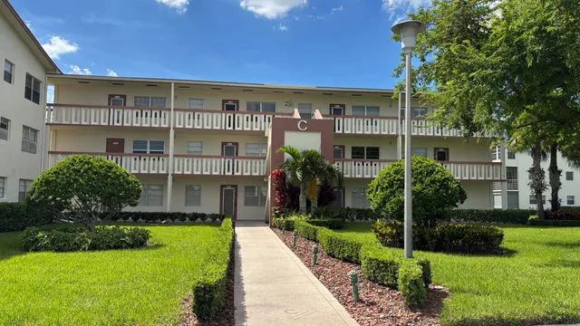 2-bedroom rental at 114 Preston Way, Boca Raton