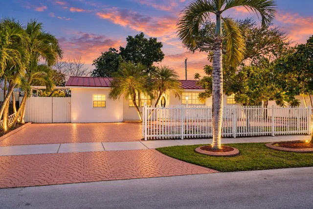 3-bedroom rental at 3435 SW 104TH Court, Miami