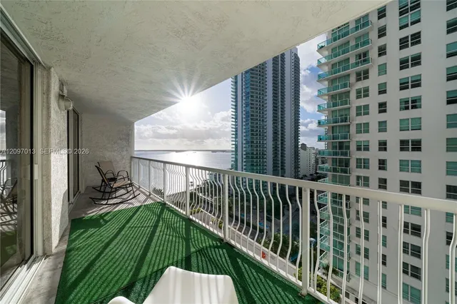 1-bedroom home at 1200 Brickell Bay Drive #1705, Miami