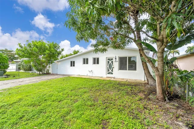3-bedroom home at 6609 SW 1st Court, Pembroke Pines