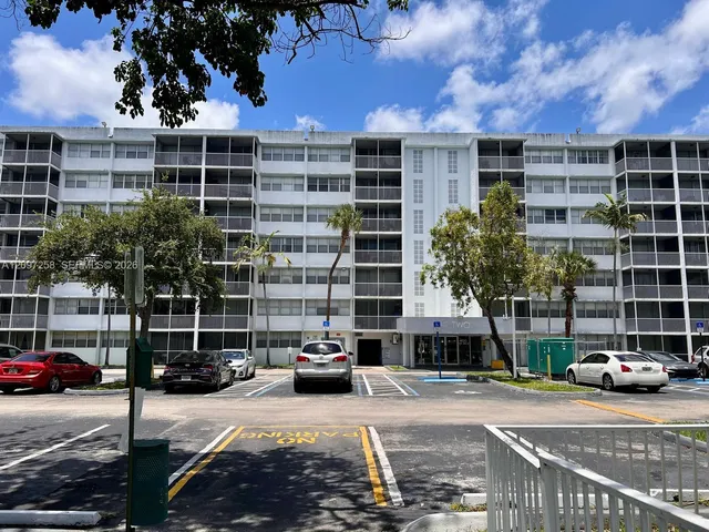 1-bedroom rental at 700 NW 214th Street #411, Miami Gardens