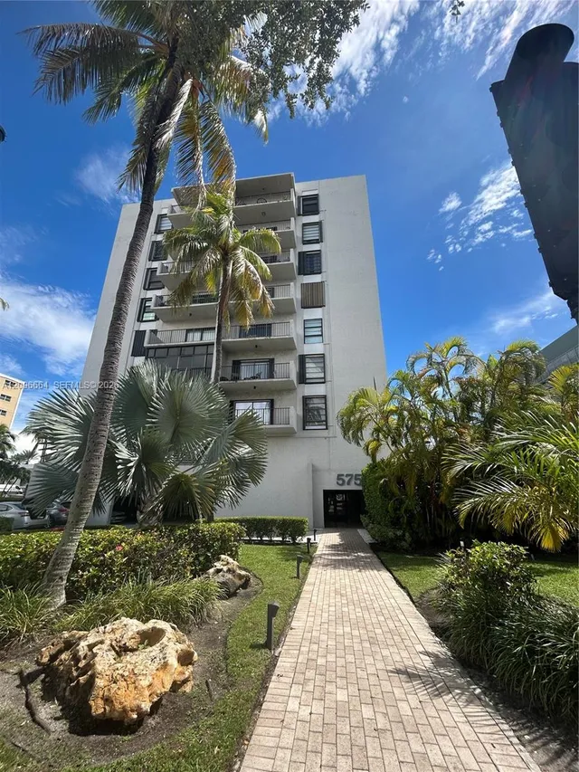 1-bedroom rental at 575 Crandon Boulevard #911, Key Biscayne