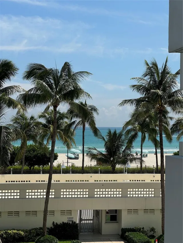 1-bedroom rental at 2899 Collins Avenue #425, Miami Beach