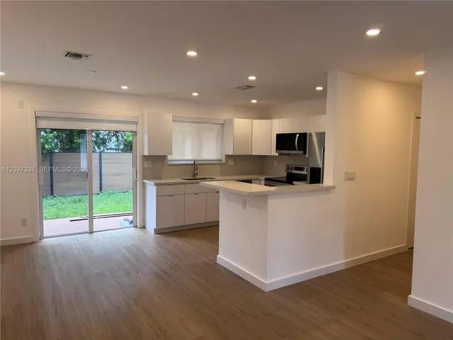 3-bedroom rental at 350 SW 17th Road #350, Miami
