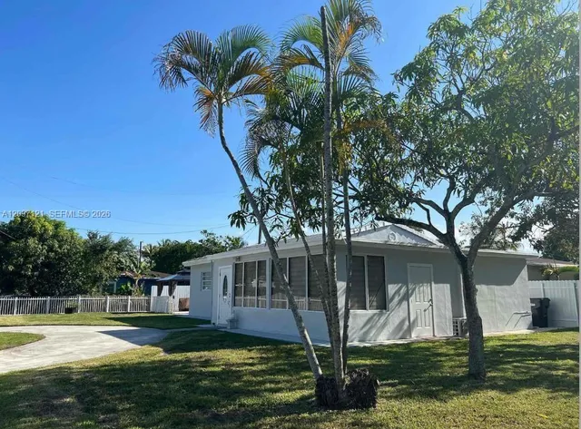 4-bedroom rental at 17080 NE 1st Avenue, North Miami Beach