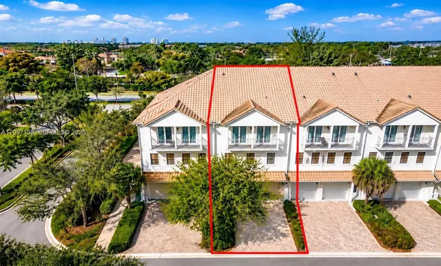 2-bedroom rental at 6841 N Lakeside Circle N #109-1, Davie