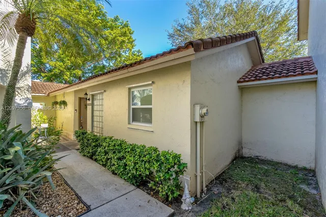 2-bedroom rental at 10831 NW 3rd Court #N/A, Pembroke Pines