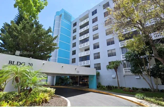 1-bedroom rental at 919 Hillcrest Drive #407, Hollywood