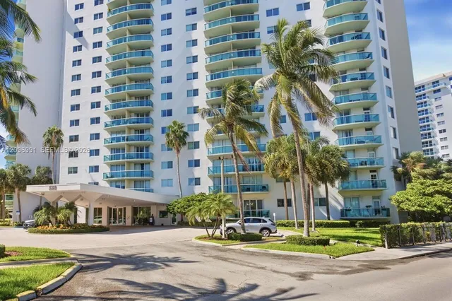 1-bedroom rental at 19380 Collins Avenue #510, Sunny Isles Beach