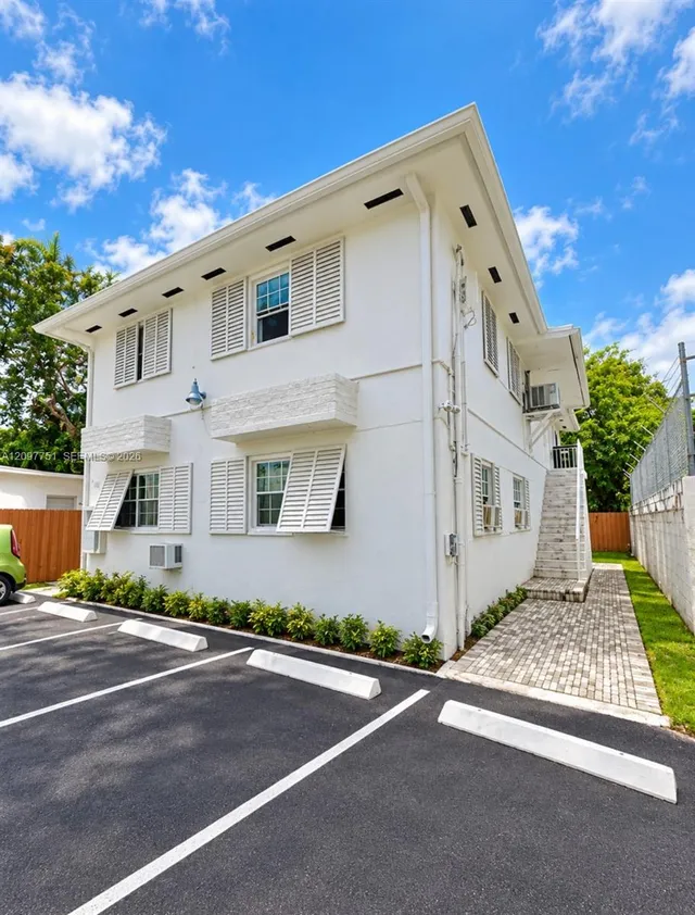 4-bedroom rental at 160 NW 62nd Street #3, Miami