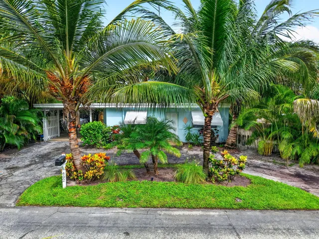 2-bedroom home at 402 SE 1st Street SE, Boynton Beach