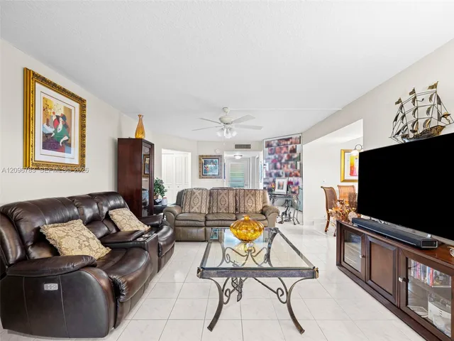 2-bedroom home at 3661 Via Poinciana #401, Lake Worth