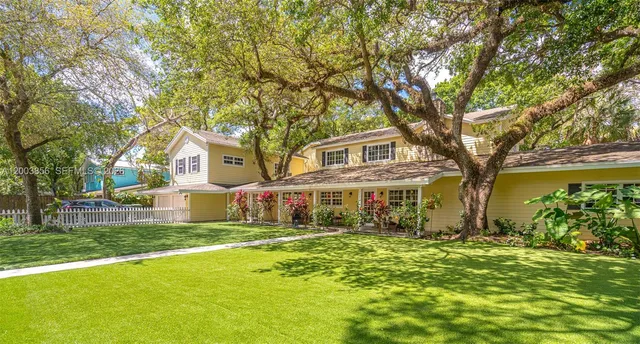 7-bedroom home at 2221 SW 28th Way, Fort Lauderdale