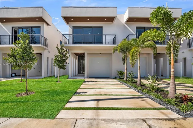 3-bedroom rental at 920 NE 17th Avenue #B, Fort Lauderdale