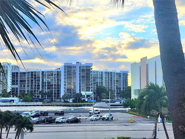 1-bedroom rental at 3505 S Ocean Drive #204, Hollywood