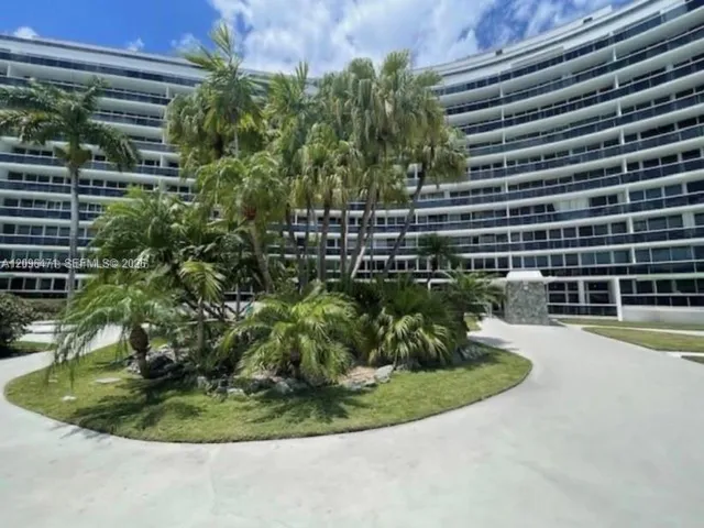 1-bedroom rental at 900 Bay Drive #311, Miami Beach