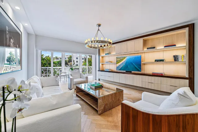 2-bedroom home at 389 S Lake Drive #2g, Palm Beach