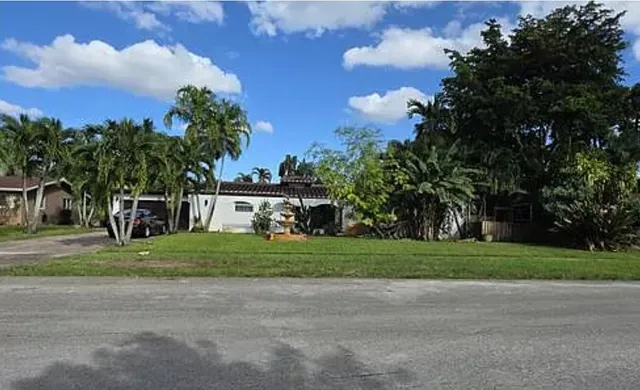 5-bedroom home at 690 NW 68TH Avenue, Plantation