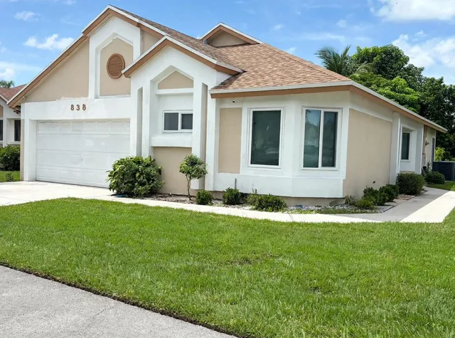 3-bedroom home at 838 E PALM RUN Drive, North Lauderdale