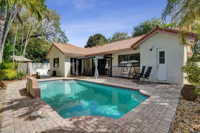 4-bedroom home at 10527 Zurich Street, Cooper City
